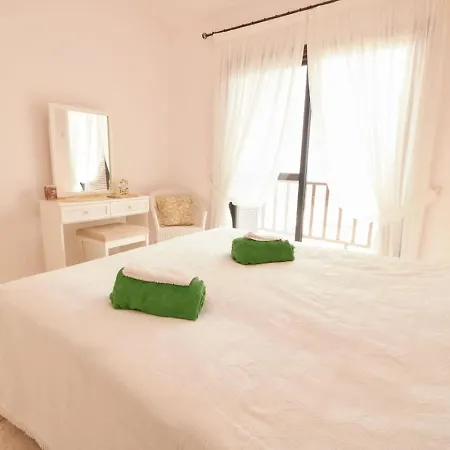 Casa de Férias Townhouse Smile - Seaview Escape With Shared Pool *