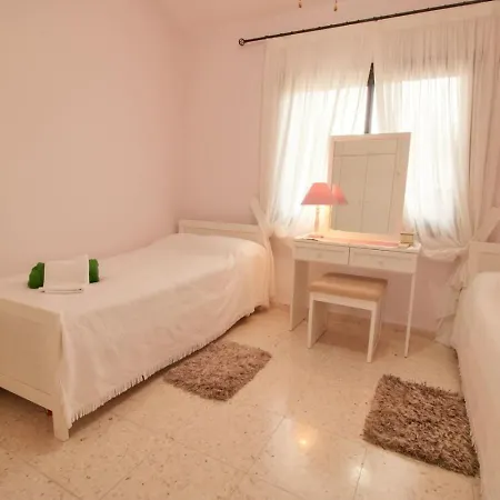 Townhouse Smile - Seaview Escape With Shared Pool