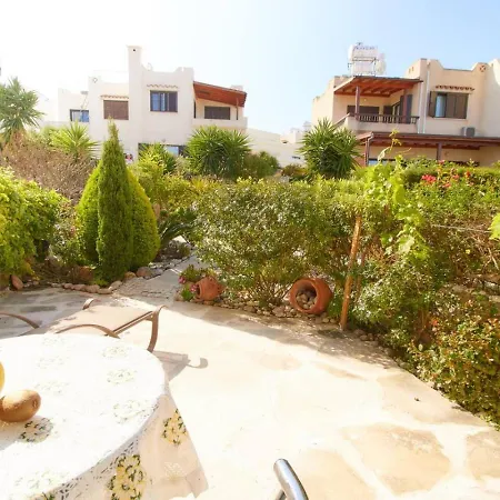 Townhouse Smile - Seaview Escape With Shared Pool Casa de Férias Klorakas