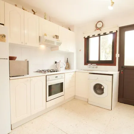 Townhouse Smile - Seaview Escape With Shared Pool Klorakas