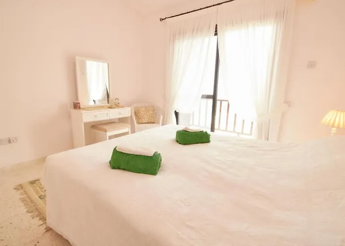 Prázdninový dům Townhouse Smile - Seaview Escape With Shared Pool *