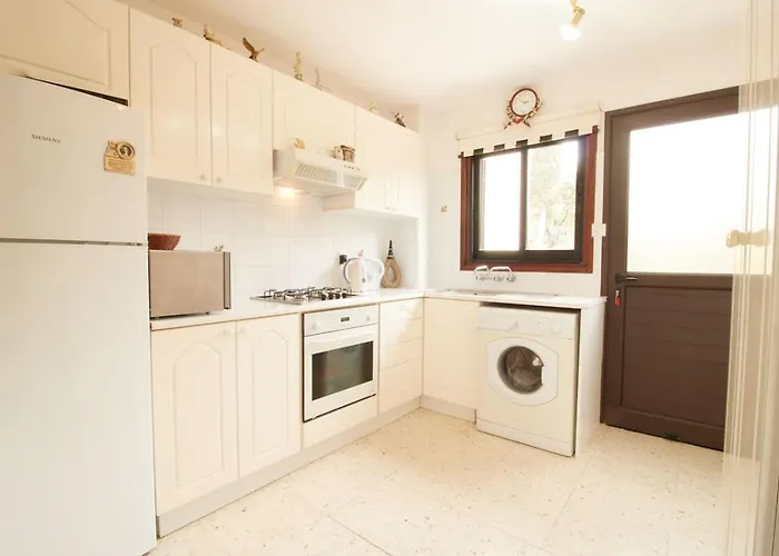 Townhouse Smile - Seaview Escape With Shared Pool Klorakas