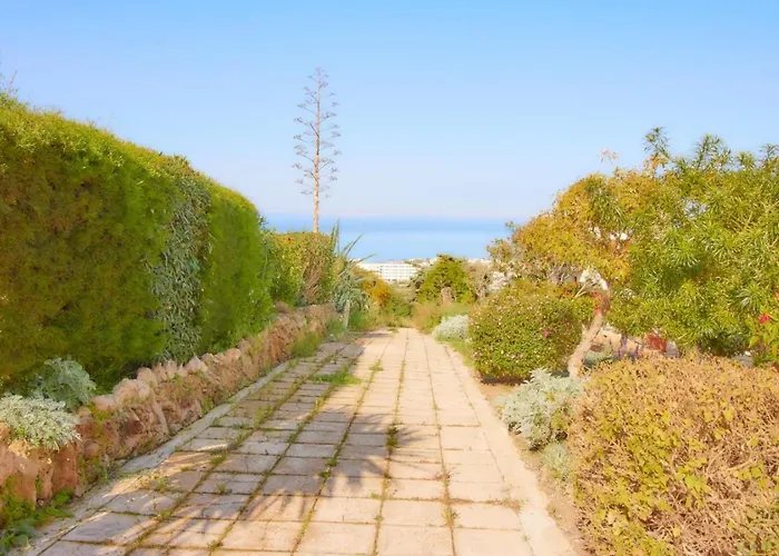 Townhouse Smile - Seaview Escape With Shared Pool Klorakas