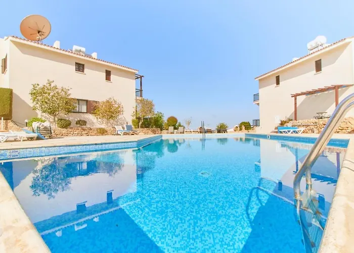 Townhouse Smile - Seaview Escape With Shared Pool * Klorakas