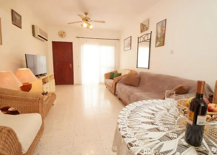 Prázdninový dům Townhouse Smile - Seaview Escape With Shared Pool